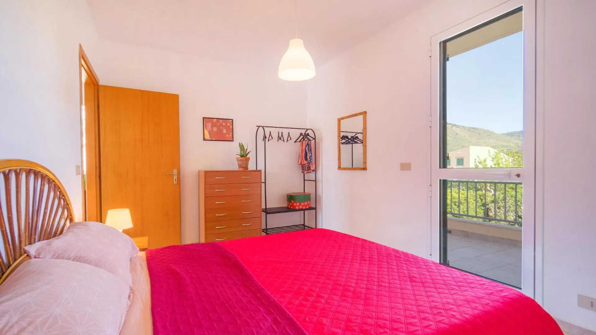 Lovely Home In Piane Vecchie,Lascari With Wifi